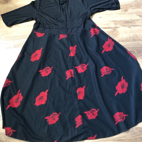 Plus size black and red rose floral print 5XL dress - Picture 8 of 9